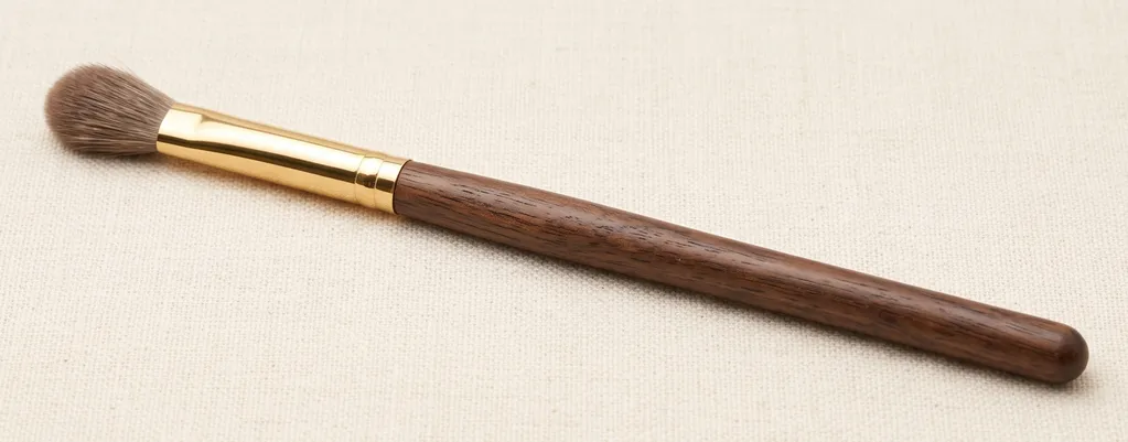 Small dome-shaped fluffy blending brush for all-over eye diffusion